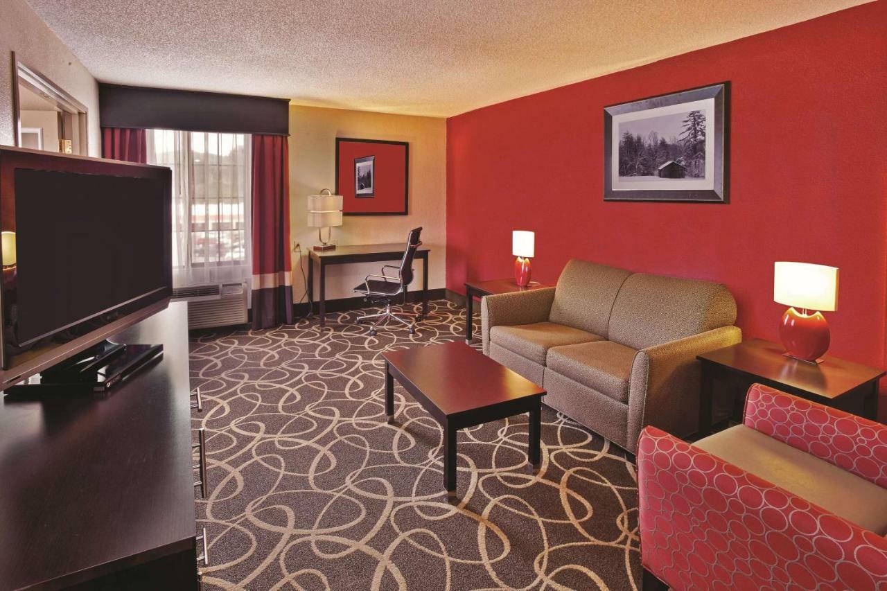 La Quinta Inn & Suites - New River Gorge National Park Summersville Exterior photo