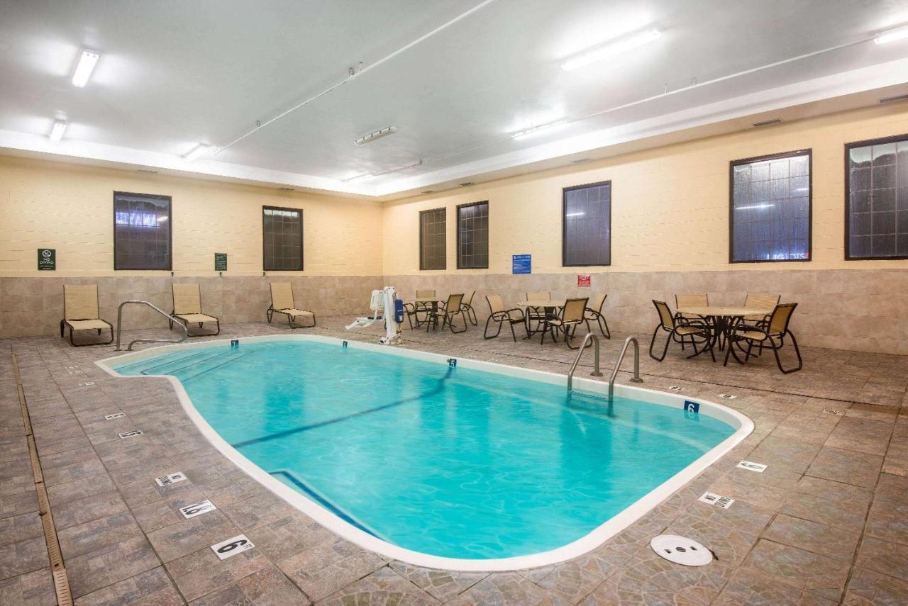 La Quinta Inn & Suites - New River Gorge National Park Summersville Exterior photo